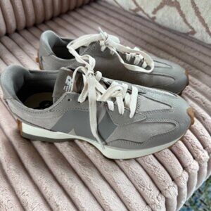 NWOT New Balance Sneakers Women's Gray/Silver, 7 M, RARE!!